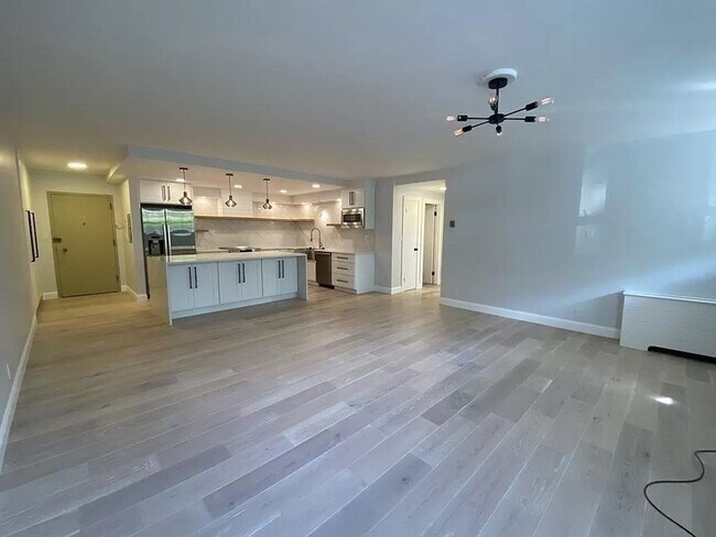 Building Photo - Amazing 2 bed 2 bath in Brookline