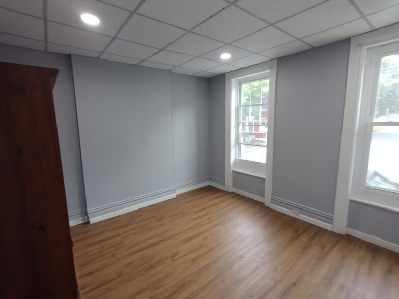 Building Photo - 3159 6th Ave