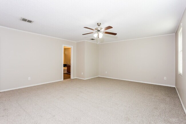 Building Photo - 2044 W Grove Ln