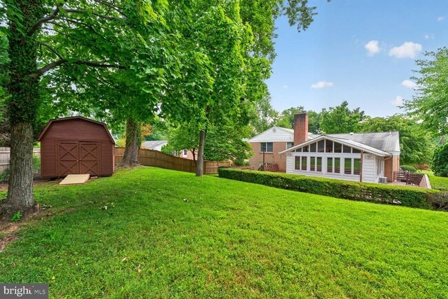 Building Photo - 6035 Chatsworth Ln