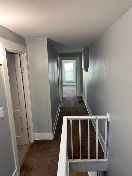 Building Photo - 136 Chapin St