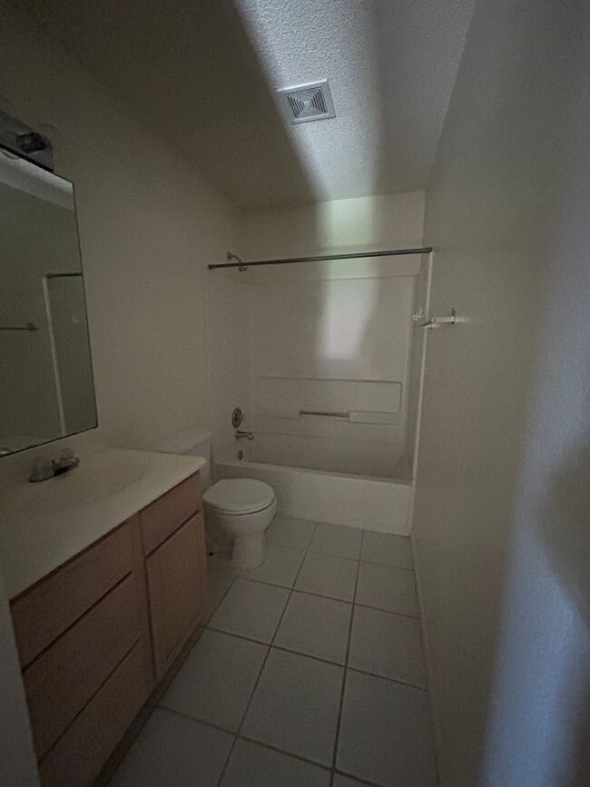 Building Photo - Spacious 4-Bedroom, 2.5-Bath Home in Plant...