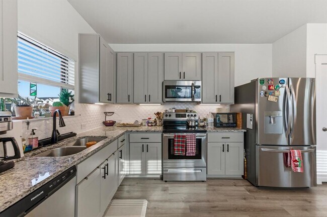 Building Photo - 159 Threshing Rd