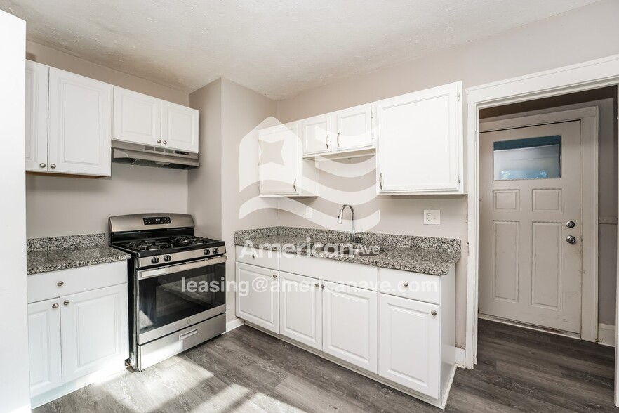 Building Photo - 17000 Melgrave Ave