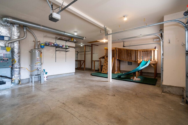 Building Photo - 3+ Bedroom 2.5 Bath with Office and Bonus Room - Indoor Play Structure - North Salmon Creek