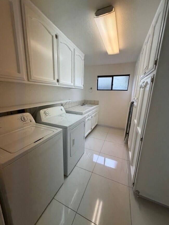 Building Photo - 3428 Eastview Ct