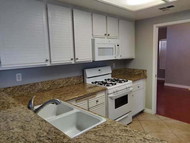 Building Photo - 1808 Crystal Ridge Way