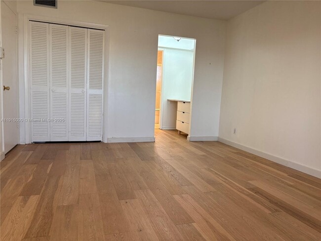 Building Photo - 2223 Park Ln