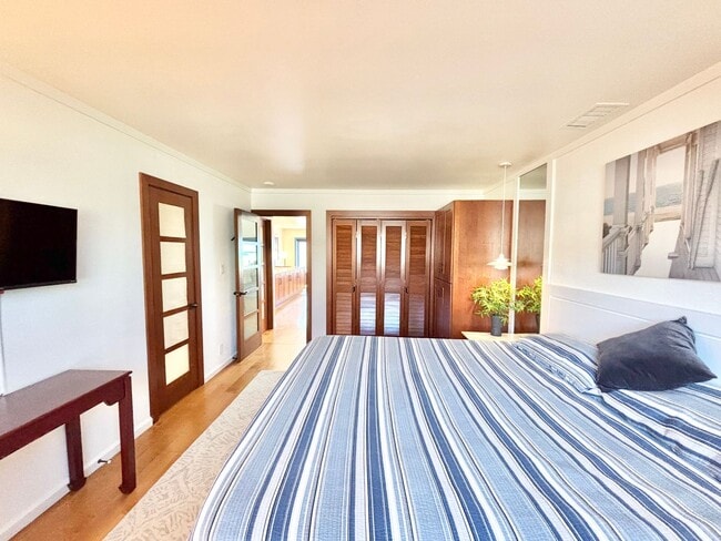 Building Photo - 2524O- Amazing Waterfront | FURNISHED