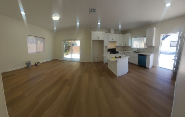 Building Photo - 556-556 Foothill Blvd