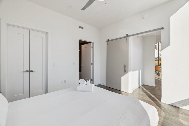 Building Photo - 222 E Jefferson St