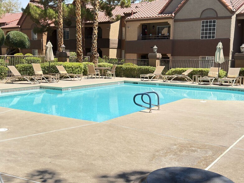 Building Photo - 2200 S Fort Apache