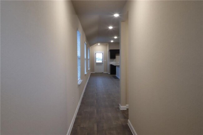 Building Photo - 3004 Tweedy Trail