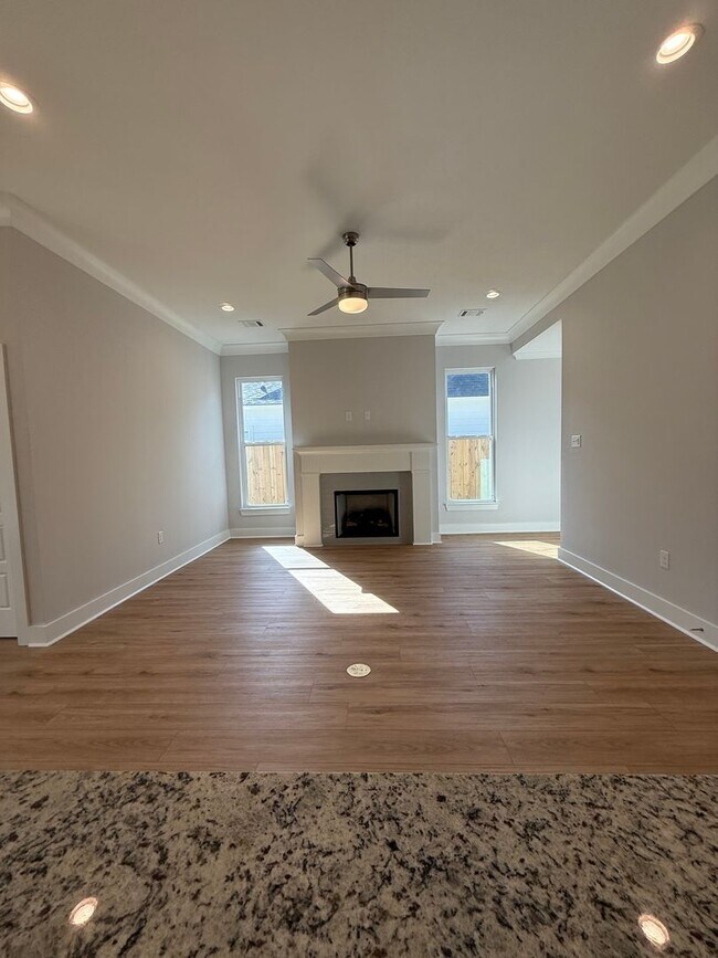 Building Photo - Must See! New 4/2 Home off Tiger Bend Rd. in Garden Hill Subdivision