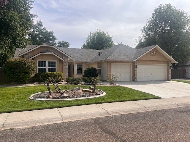 Building Photo - 900 N Player Ave