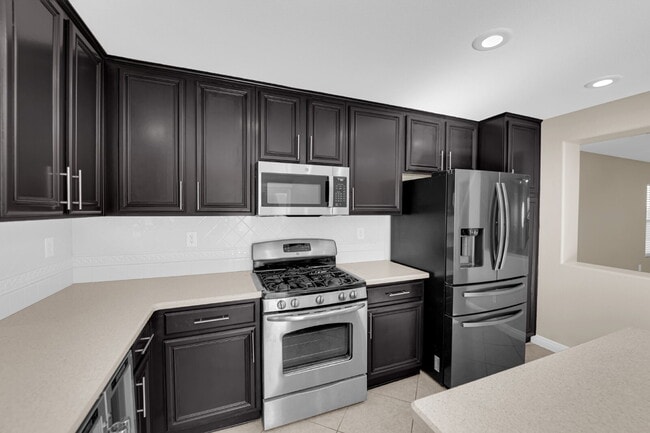 Building Photo - Beautiful 3-bedroom, 2.5-bathroom home loc...
