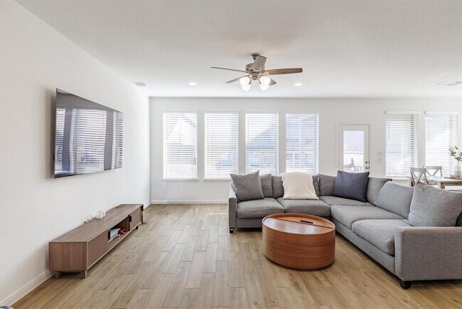 Building Photo - 317 Langhorne Bnd