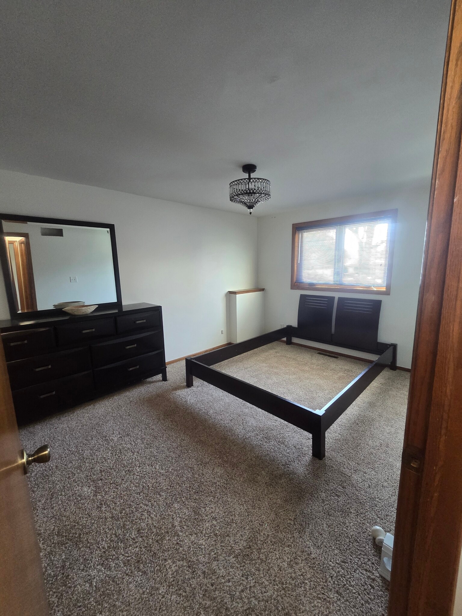 Building Photo - 8145 S White Oak Dr