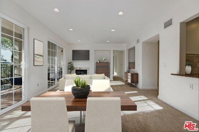 Building Photo - 12975 Agustin Pl