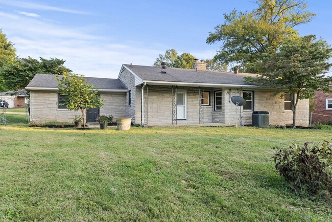 Building Photo - 1032 Algonquin Trail