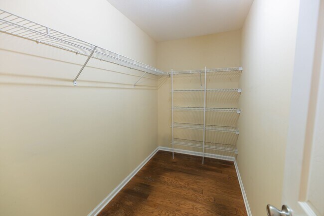 Building Photo - 111 Goldfinch Ave