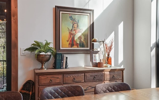 Building Photo - 18 Spur Dr