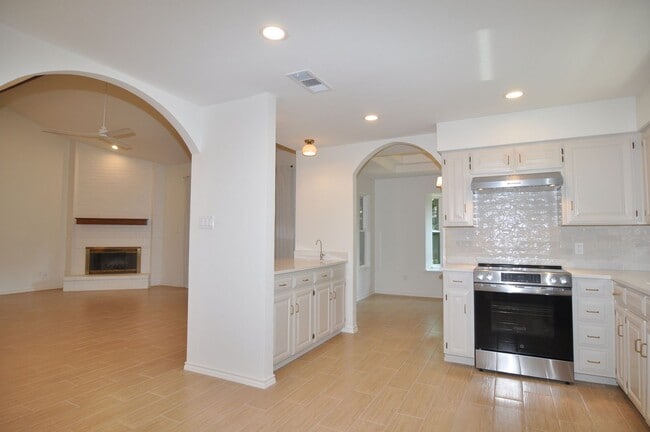 Building Photo - 3 Cimarron Dr