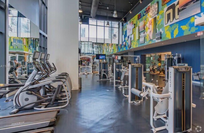 Building Photo - 1010 Brickell Ave