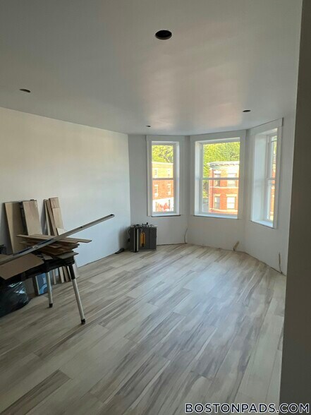 Building Photo - 883 Huntington Ave