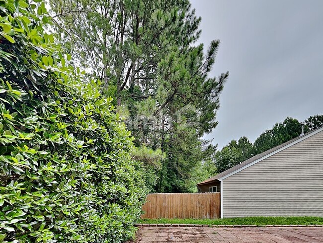 Building Photo - 1717 Beacon Valley Dr