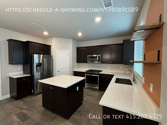 Building Photo - Elegant Cul-de-Sac Home in CUSD – Move-In ...