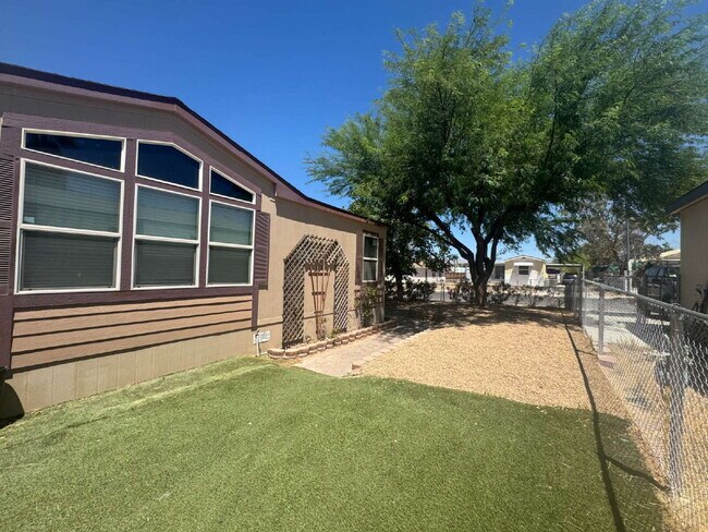 Building Photo - "Spacious 3-Bedroom Oasis with 2 Full Baths on Mount Rainier Ave, Las Vegas – Your Perfect Retrea...