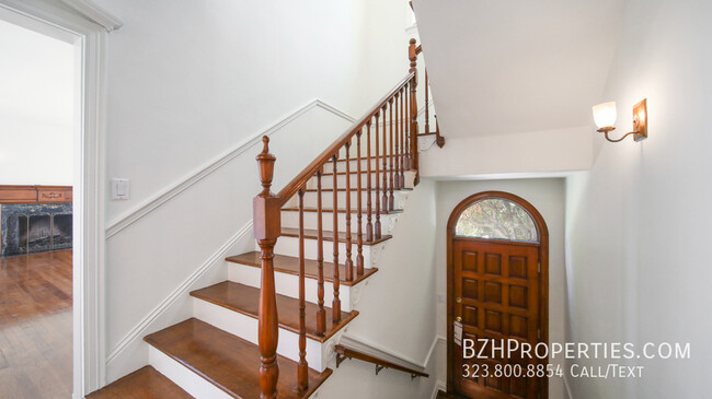 Building Photo - Updated 3Bedroom 3Bathroom In Prime Westwood