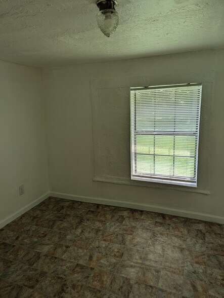 Building Photo - 117 Abernathy Ave