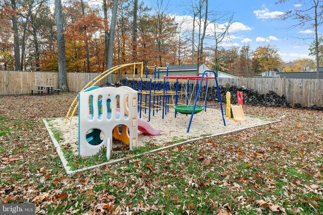 Building Photo - 6910 Ontario St