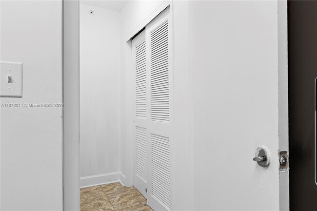 Building Photo - 401 69th St