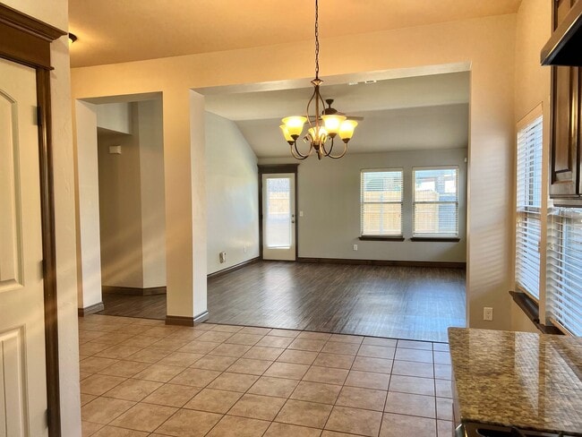 Building Photo - Home in the VALENCIA neighborhood in Edmond!