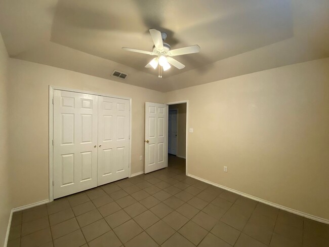 Building Photo - 2/2/1 One Story Duplex / Ceramic tile/ No ...