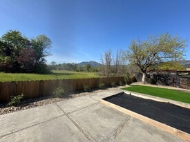Building Photo - 1125 Mitzi Dr
