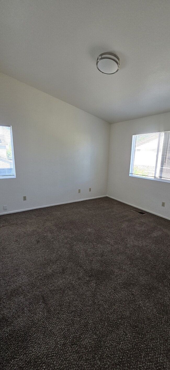 Building Photo - Weston Ranch 4 Bedroom 3 Bathroom Home