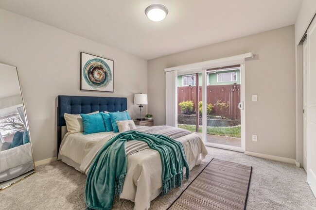 Building Photo - Modern Tri-Level 4BD/3.5BTH Townhouse in Lynnwood for Rent! Pet Friendly!