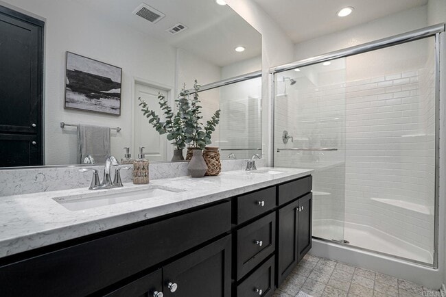 Building Photo - 1585 San Alfonso