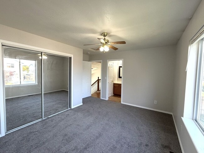 Building Photo - Great 4 bed 2 bath home with RV parking in...