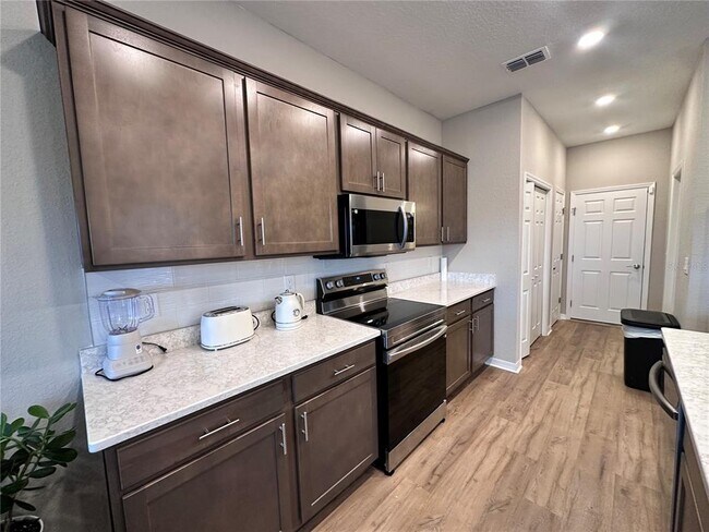 Building Photo - 420 Huckleberry Blossom Dr