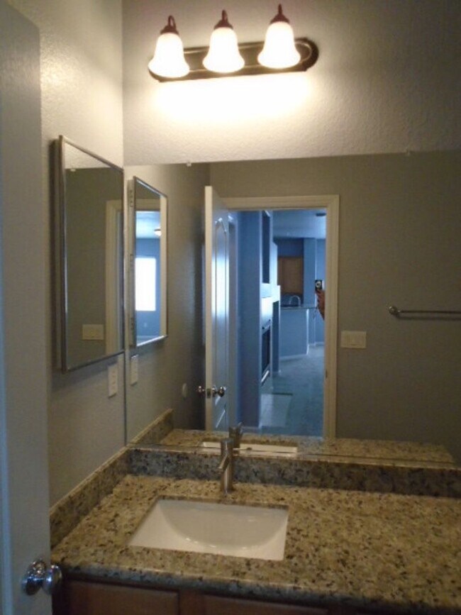 Building Photo - BEAUTIFUL WHITNEY OAKS HOME WITH 3+ BEDROOMS, 3 FULL BATHS, & 2 CAR GARAGE!