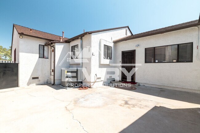 Building Photo - 4743 Levelside Ave
