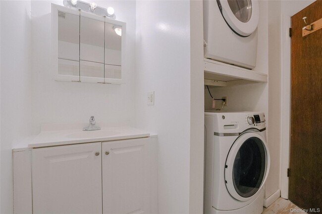 Building Photo - 3 Locust Ct