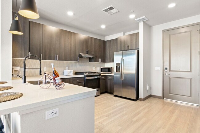 Building Photo - 400 N 2nd Ave