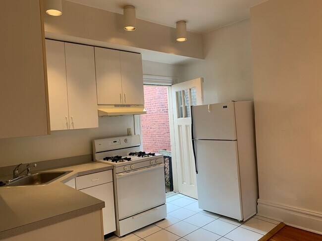 Building Photo - 5431 Howe St