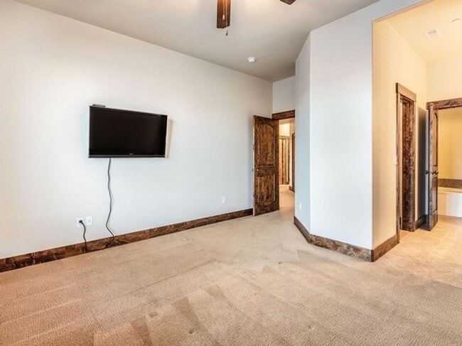 Building Photo - Desirable Black Rock Ridge with Mountain V...